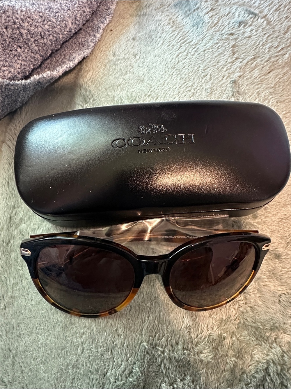 COACH Womrns Black and Tortoise Shell Sunglasses